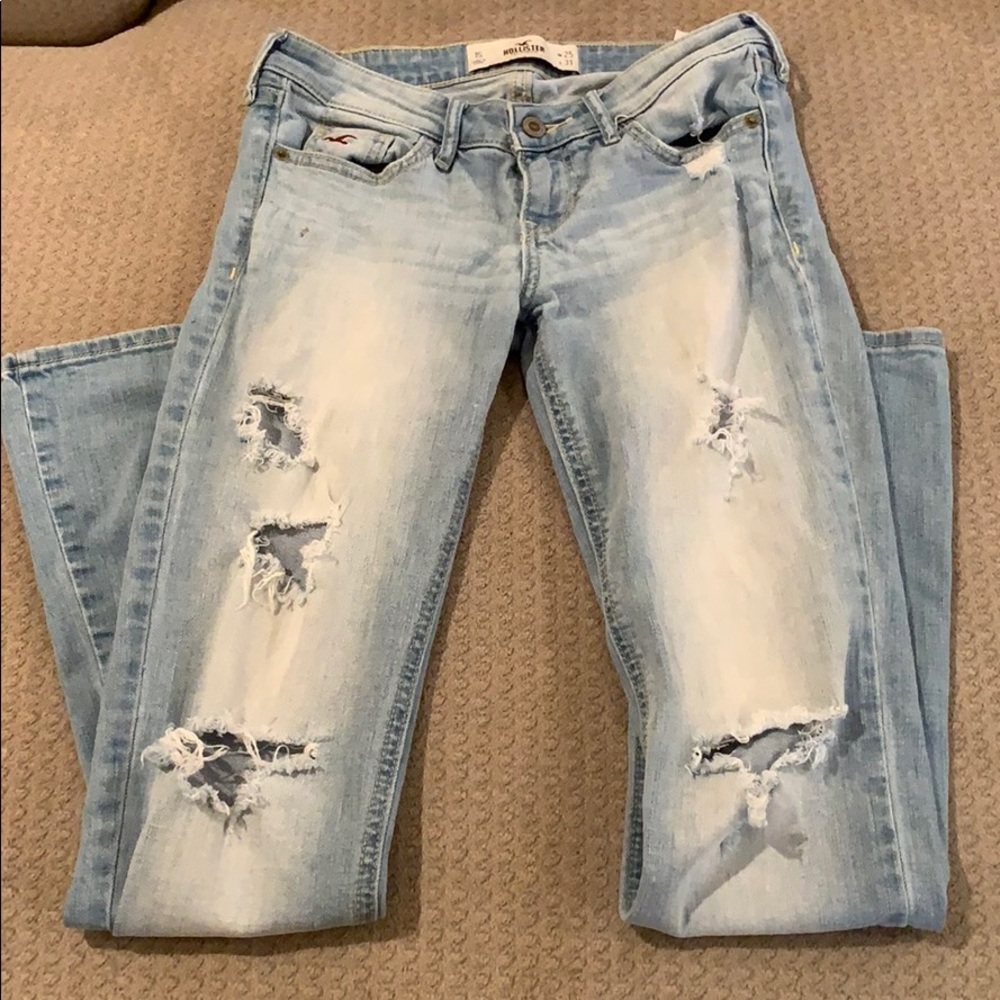 {HOLLISTER} distressed jeans